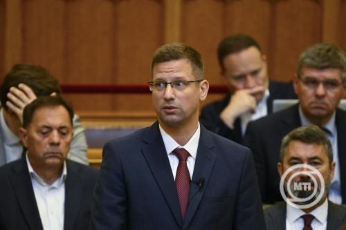 Ellenzéki képviselők az Országgyűlésben