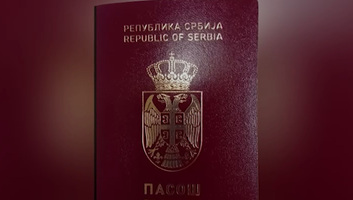 Megkezdődött az új, burgundi vörös útlevelek kiadása - illusztráció
