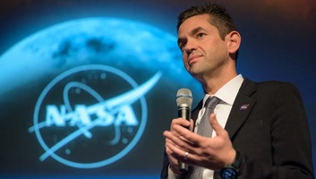 NASA-igazgató: Az Egyesült Államok hónapokban mérhető versenyt fut Kínával a Holdra szállásban - illusztráció