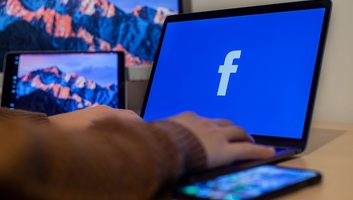 A Meta termékeinek függőséget elősegítő kialakítása sértheti az uniós szabályokat - illusztráció
