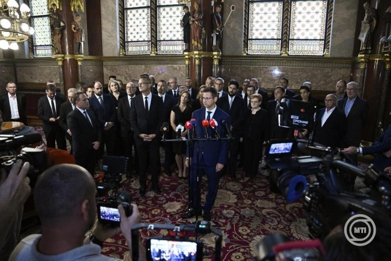 Gulyás Gergely, a Fidesz frakcióvezetője a Fidesz és a Kereszténydemokrata Néppárt közös frakcióülése után tartott sajtótájékoztatón 