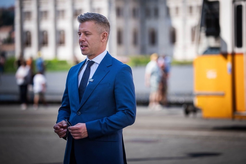 Premijer Peter Mađar