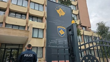A koszovói ügyészség vádat emelt húsz ember ellen háborús bűncselekmények miatt - illusztráció