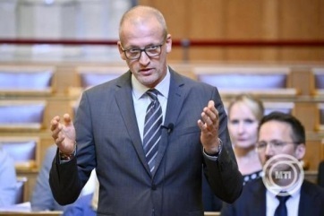 Tarr Zoltán társadalmi kapcsolatokért és kultúráért felelős miniszter