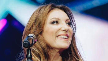 Rúzsa Magdi: Itthon vagyok! - illusztráció