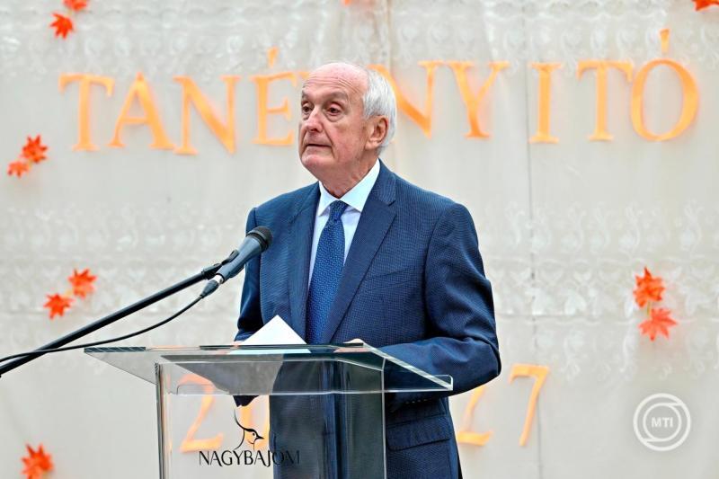 Baka András köztársasági elnök beszédet mond a Csokonai Vitéz Mihály Általános Iskola és Kollégium tanévnyitó ünnepségén a Somogy vármegyei Nagybajomban 2026. szeptember 1-jén. 