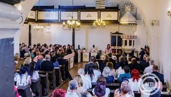 Ünnepélyesen megnyitották az új tanévet a kárpátaljai magyar iskolák - illusztráció