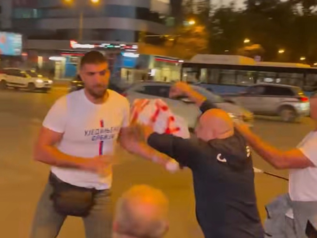 Vukašin Đoković megpróbálta elvenni az Egyetemisták győznek feliratú zászlót