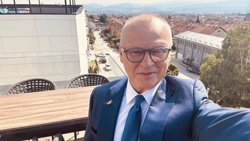 Újvidéki tragédia: Vesić és Dimoski továbbra is szabadlábon, négy vádlott házi őrizetét meghosszabbították - illusztráció