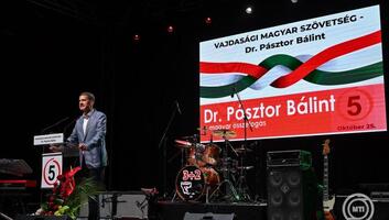 A szabadkai sportcsarnokban tartotta kampányzáróját a VMSZ - illusztráció