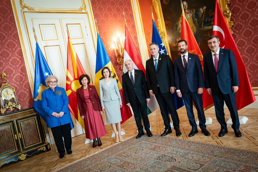 Külföldi állami vezetőkkel tárgyalt Baka András