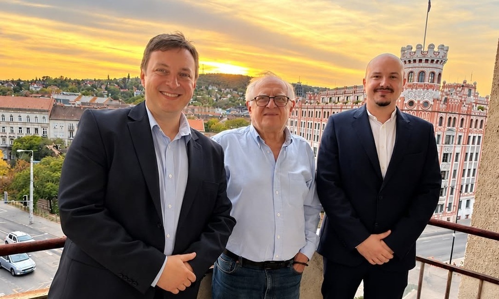Rózsa Zsombor és Herk Tamás, a Vajdasági Magyar Újrakezdés képviselői Szekeres Zsolttal, az Amerikai Magyar Emberi Jogok Alapítvány (Hungarian Human Rights Foundation – HHRF) elnökével
