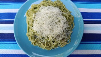 Spenótpesztós spagetti - illusztráció