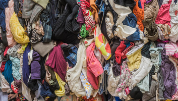 Az EU szabályt fogadott el a nem eladott ruházati termékek megsemmisítésének megakadályozására - illusztráció