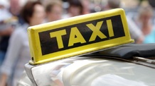 Az új törvény változásokat hozhat a taxiközlekedésben - illusztráció