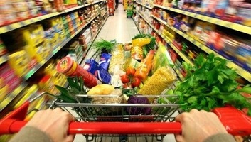 Idén eddig több mint egy tonna élelmiszert vontak ki forgalomból a felügyelőségi ellenőrzések során - illusztráció