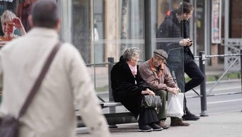 Ma kezdődik a 20–35 ezer dináros egyszeri támogatás kifizetése a nyugdíjasoknak - illusztráció
