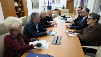 Macut a szakszervezetekkel egyeztetett a munkavállalók helyzetéről - illusztráció