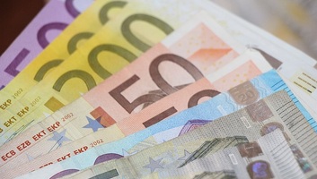 Május 5-től könnyebb lesz eurót utalni belföldön - illusztráció