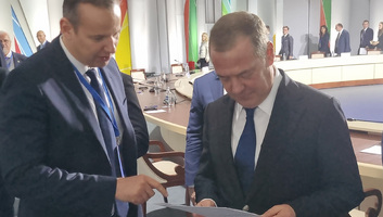 Dmitrij Medvegyevvel találkozott a Mi Hazánk elnöke: Kárpátaljáról szóló dokumentumot adott át az orosz vezetőnek is - illusztráció