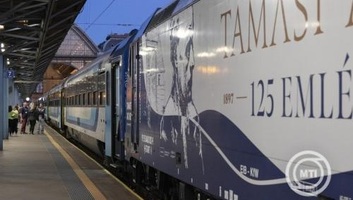 Elindult a Székely Gyors és a Csíksomlyó Expressz a csíksomlyói búcsúba - illusztráció