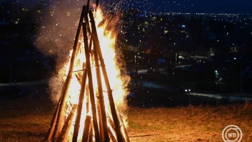Őrtüzek jelezték Székelyföldön a közösség autonómiaigényét Székelyföld autonómiájának napján - illusztráció