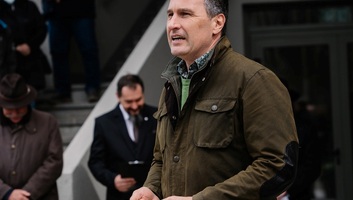 Tánczos Barna: Elkerülhetetlen a magyar-magyar kapcsolatok újragondolása - illusztráció