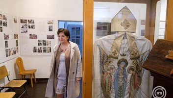 Závogyán Magdolna: Kulturális önazonosságunk tesz bennünket magyarrá - illusztráció