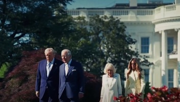 A 2001. szeptember 11-i terrortámadások New York-i emlékhelyénél rótta le kegyeletét III. Károly brit király - illusztráció