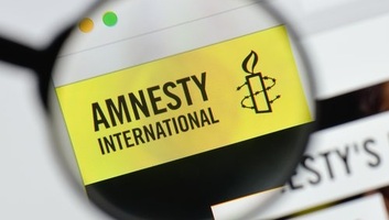 Amnesty International: Határokon átívelő jogtipró szerveződések indítottak támadást az emberiség ellen - illusztráció