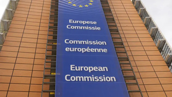 Az EU bekérette az orosz ügyvivőt a Kijevet érő csapásokkal kapcsolatos fenyegetések miatt - illusztráció