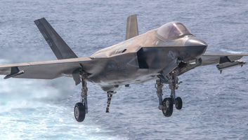 Az Egyesült Államok haditengerészete lelőtt egy iráni drónt az Arab-tengeren - illusztráció