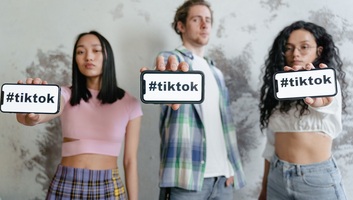 Az Európai Bizottság szerint a TikTok nem védi megfelelően a kiskorú felhasználókat - illusztráció