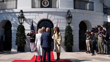 Az amerikai elnök hivatalosan fogadta a brit uralkodót Washingtonban - illusztráció