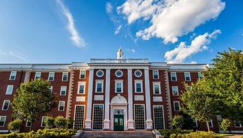 Az amerikai kormány újabb több száz millió dollárnyi támogatást vont meg a Harvard Egyetemtől - illusztráció