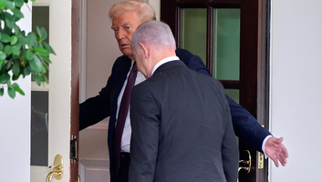 Benjámin Netanjahu Donald Trump jelenlétében fejezte ki sajnálatát a katari miniszterelnöknek a dohai rakétatámadás miatt - illusztráció