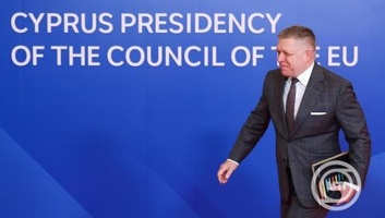 Bizalmat szavazott a pozsonyi parlament Robert Fico kormányának - illusztráció