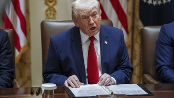 Donald Trump azt ajánlotta a Hormuzi-szorost használó országoknak, hogy vegyék át az ellenőrzést az útvonal felett - illusztráció