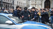 Folytatódtak az összecsapások Milánóban a tüntetők és a rendőrök között - illusztráció