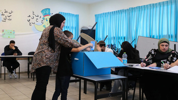 Izraeli választások: Minden idők rekord választási részvételét mérték Izraelben délután - illusztráció