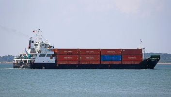 Kereskedelmi hajókat ért támadás a Hormuzi-szoros lezárása után - illusztráció