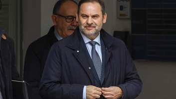 Korrupció miatt a spanyol legfelsőbb bíróság több mint 24 év börtönre ítélte a volt közlekedési minisztert - illusztráció