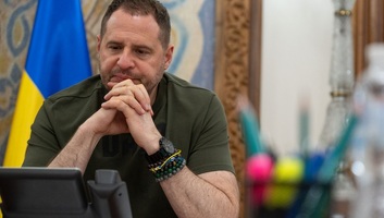 Letették az óvadékot Andrij Jermakért, az ukrán elnöki iroda volt vezetőjéért - illusztráció