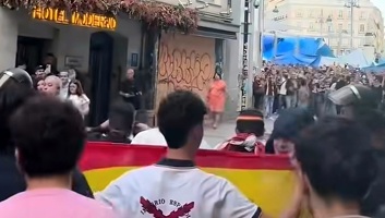 Madridban sztrájkoló tanárokkal szolidáris diákok kerültek összetűzésbe a rendőrökkel - illusztráció