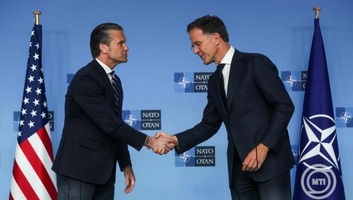 Mark Rutte: Háború esetén az Egyesült Államok is a lehető legnagyobb mértékben mozgósítaná képességeit - illusztráció
