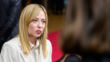 Meloni: Abszurd, hogy a bíróság elítélte az olasz államot a migránssegítő hajó lefoglalása miatt - illusztráció