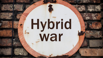 NATO-vezető: A szövetség agresszívabb fellépést fontolgat az orosz hibrid hadviseléssel szemben - illusztráció