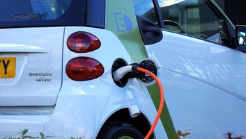 Rekordszámú elektromos járművet adtak el a világon szeptemberben - illusztráció