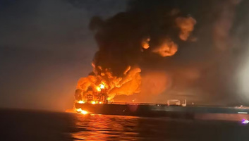 Robbanások Dubajban, rakéta- és dróntámadások a partjainál - illusztráció