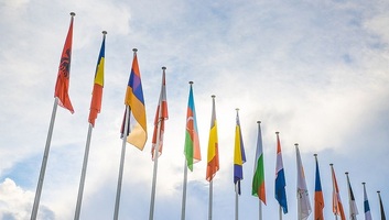Strasbourgban vitáztak a szerbiai válságról: Aggodalom és bírálatok - illusztráció